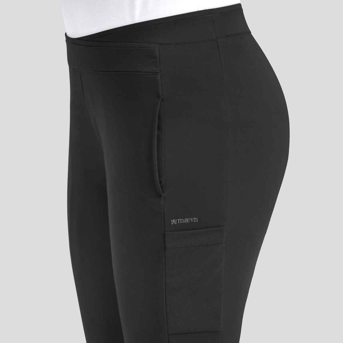 Maevn_Focus_60301_Black_waist_left
