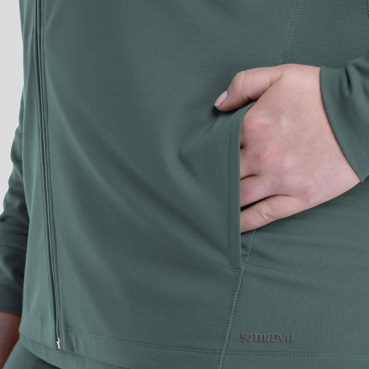 Maevn_Focus_90301_SAGE_FRONT_LEFT_POCKET