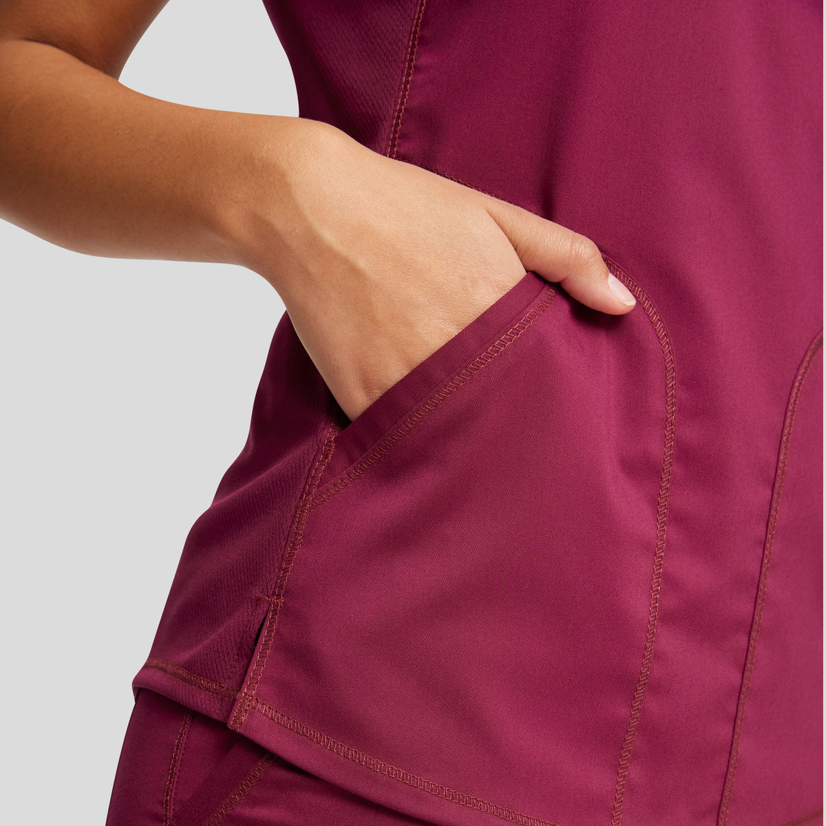 2-Pocket Sweetheart V-Neck | Wine